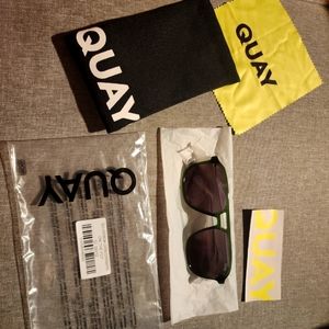 QUAY: ON THE FLY sunglasses, green, brand new.